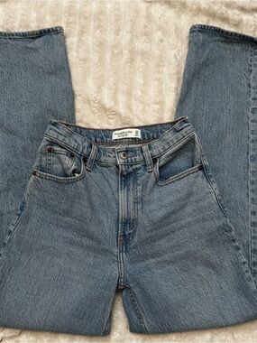 Abercrombie & Fitch Women's Straight Leg Jeans - Light Blue Wash